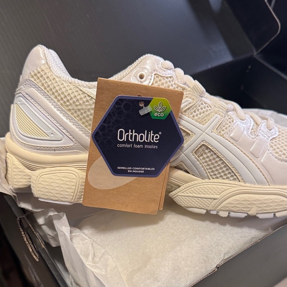 Asics White Athletic Shoes - Picture 2 of 6